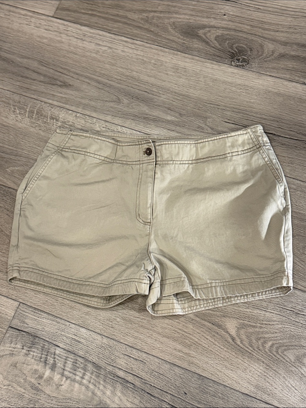 New York & Company Women’s Khaki Chino Shorts ~40” Waist 3” Inseam